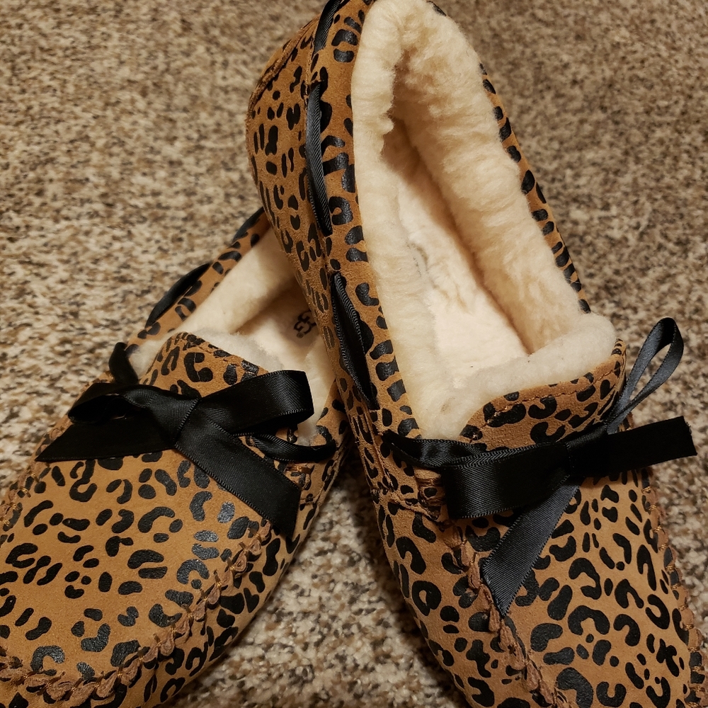 Ugg Dakota leopard moccasins
